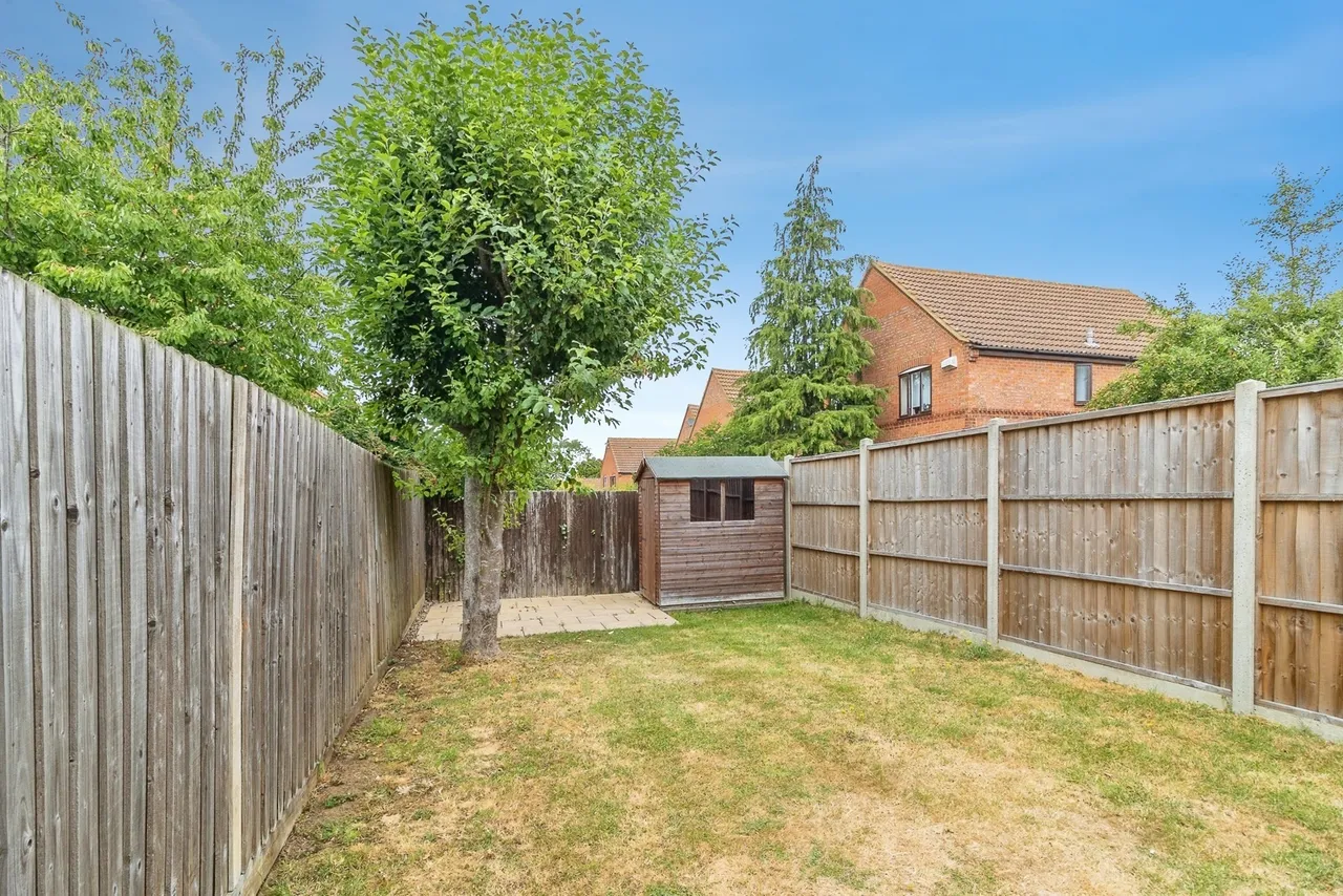 Isaacson Drive, Wavendon Gate, Milton Keynes, Buckinghamshire, MK7, photo 2