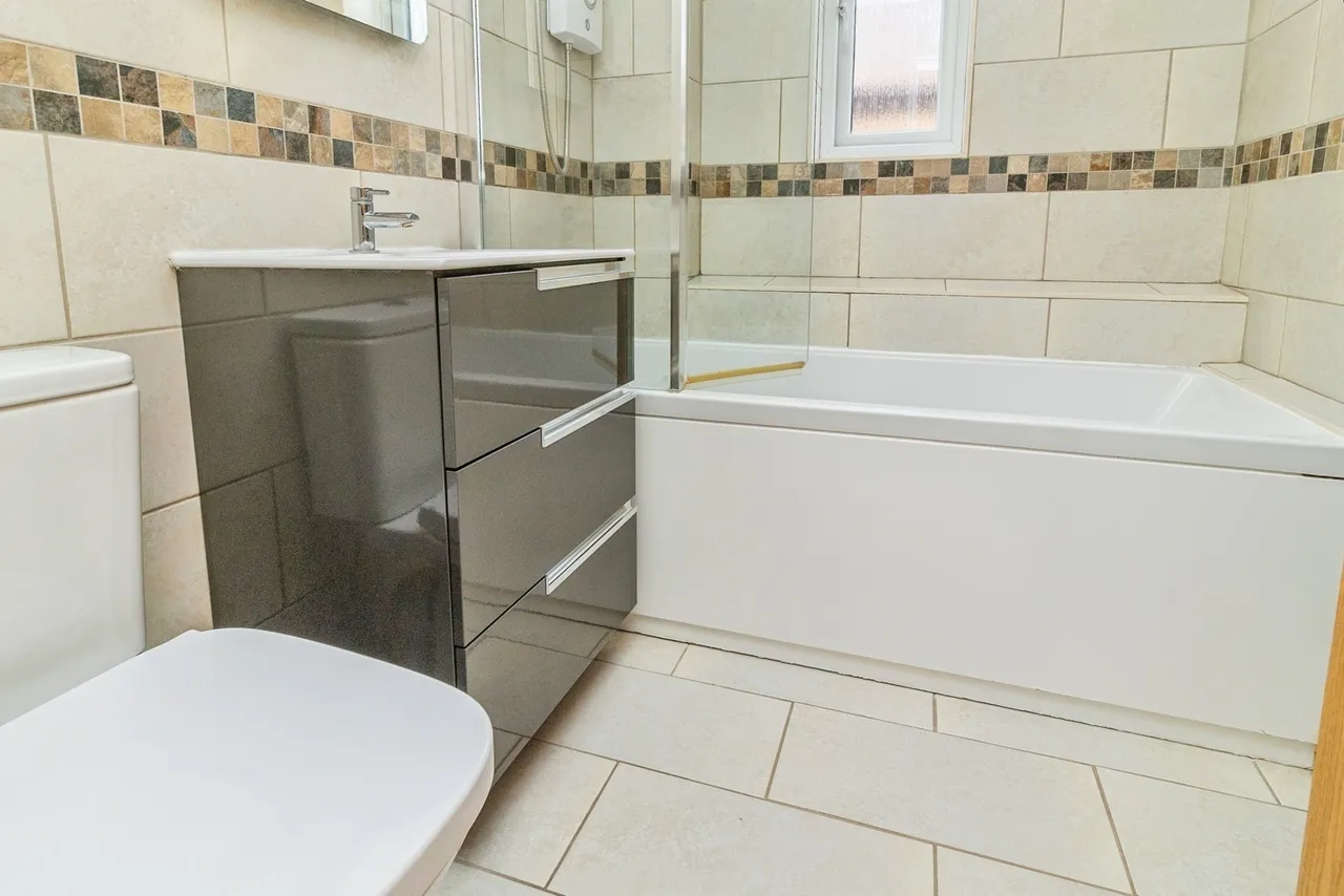 Isaacson Drive, Wavendon Gate, Milton Keynes, Buckinghamshire, MK7, photo 16