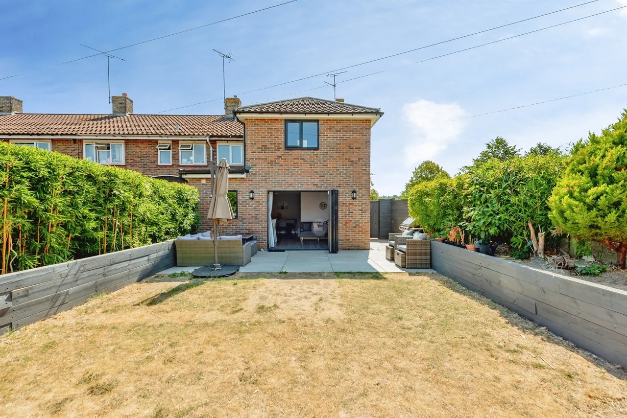 Thatcher Close, Crawley, photo 2