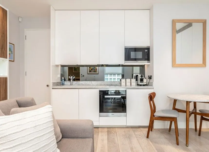 Warwick Court, Bloomsbury, WC1R, photo 3