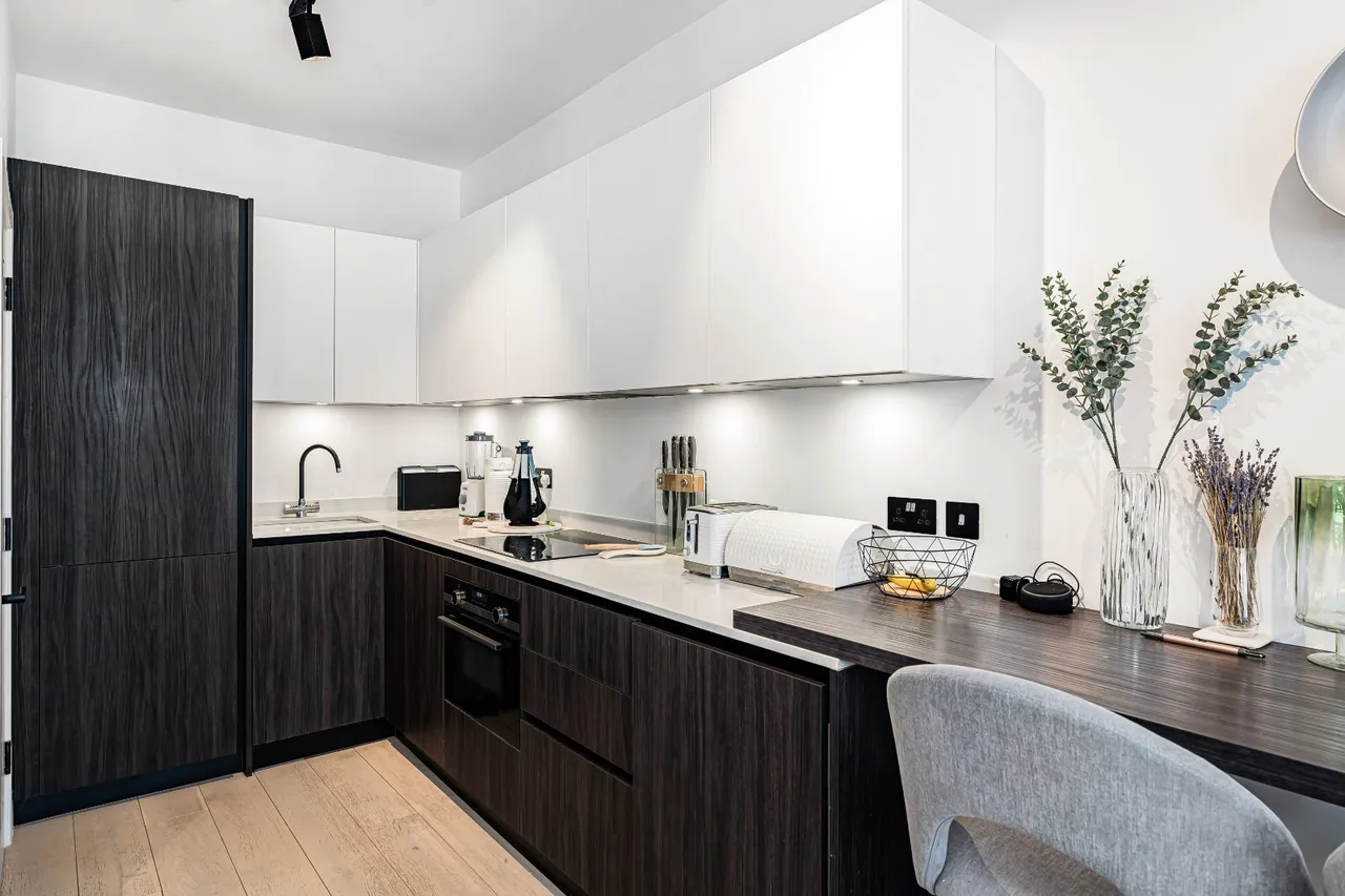1 bed flat to rent, Sangora Road, Battersea, SW11