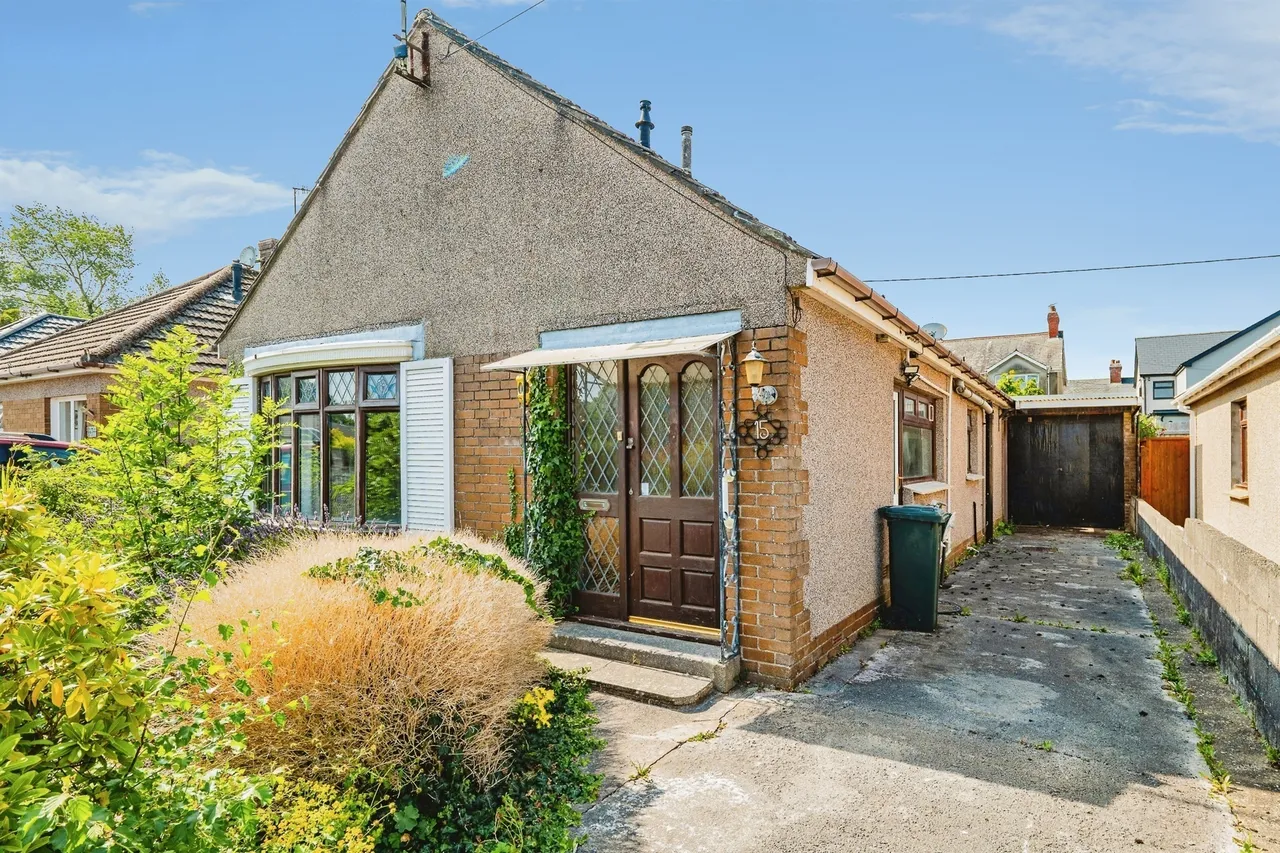 2 bed house for sale, Heol Adare Bridgend, CF32
