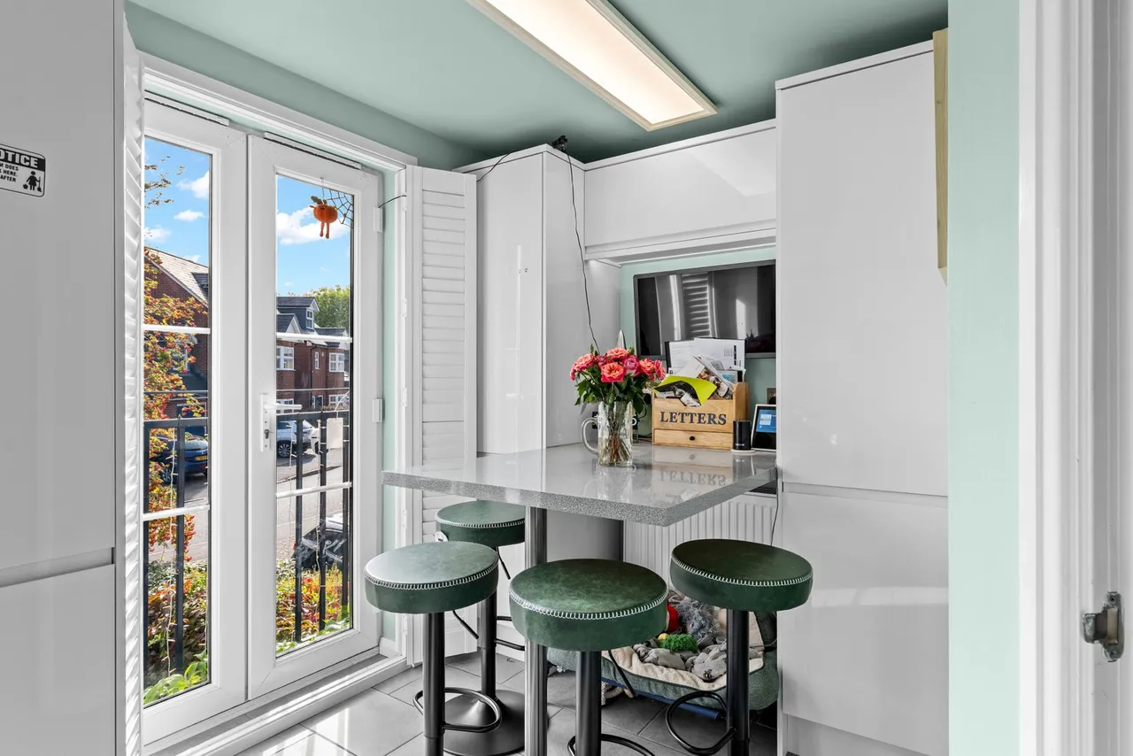 Buxton Close, Epsom, KT19, photo 5