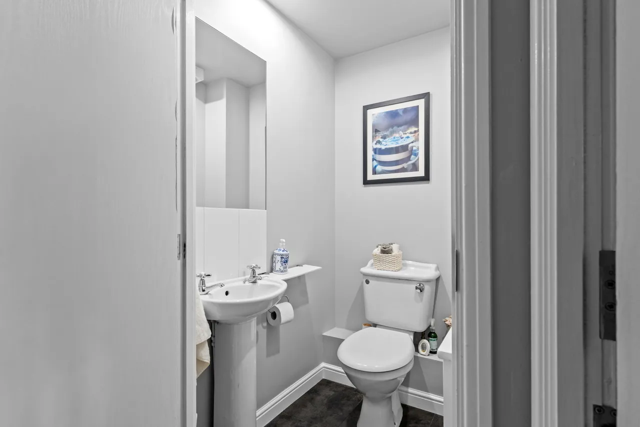 Buxton Close, Epsom, KT19, photo 9