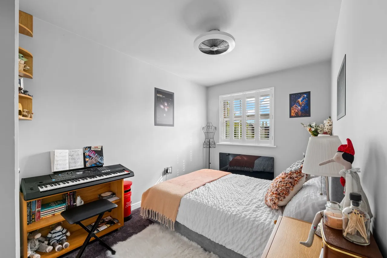 Buxton Close, Epsom, KT19, photo 8