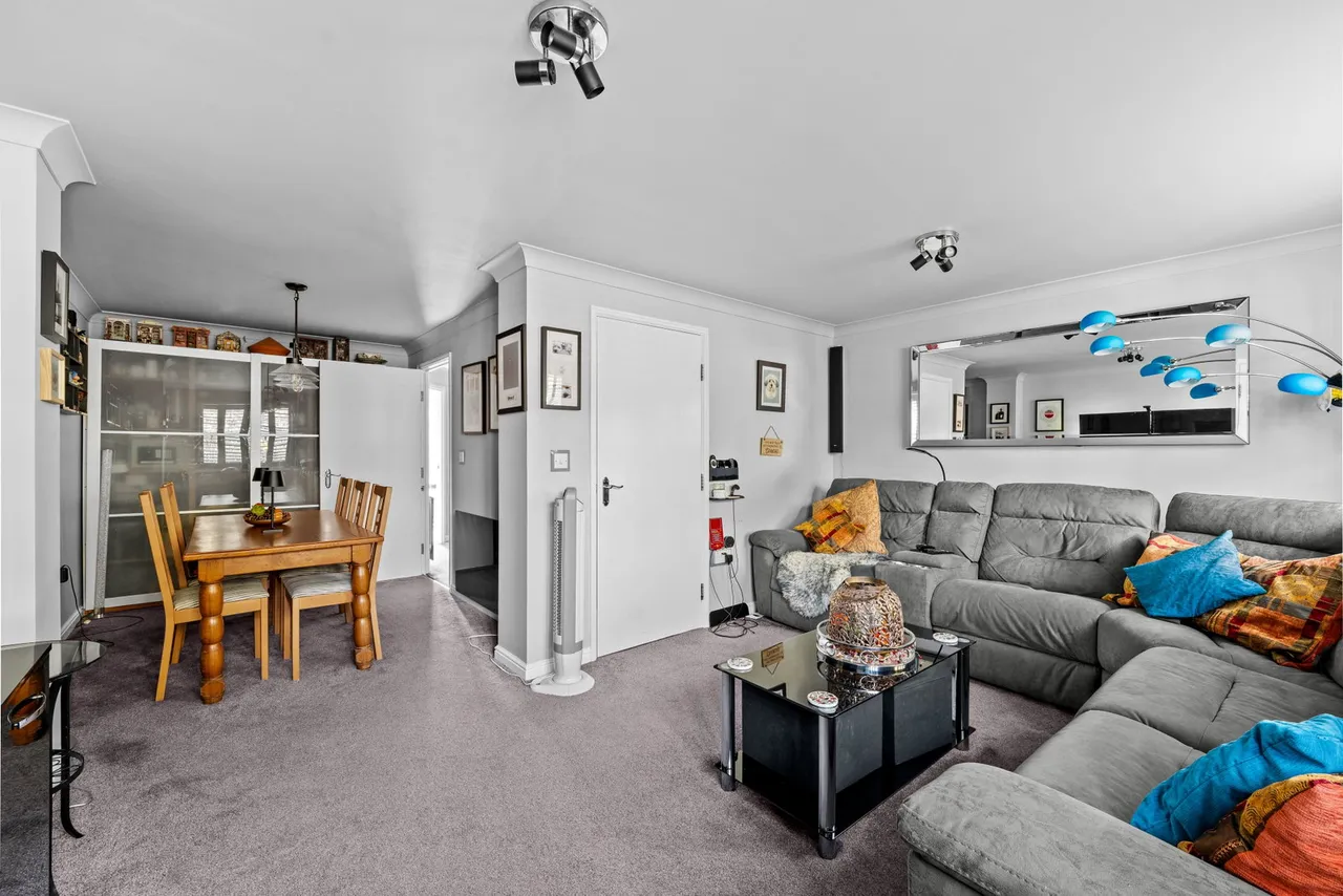 Buxton Close, Epsom, KT19, photo 7