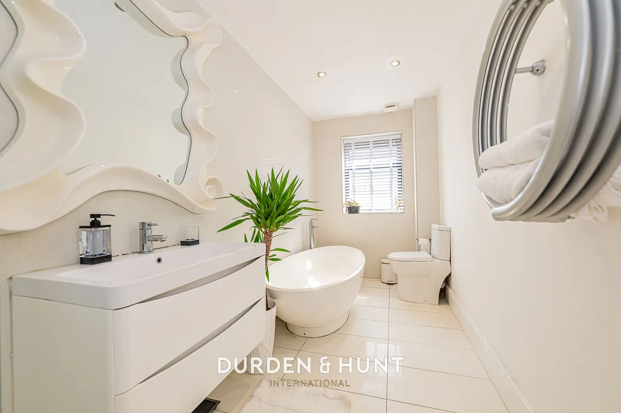 Osborne Road, Emerson Park, RM11, photo 13