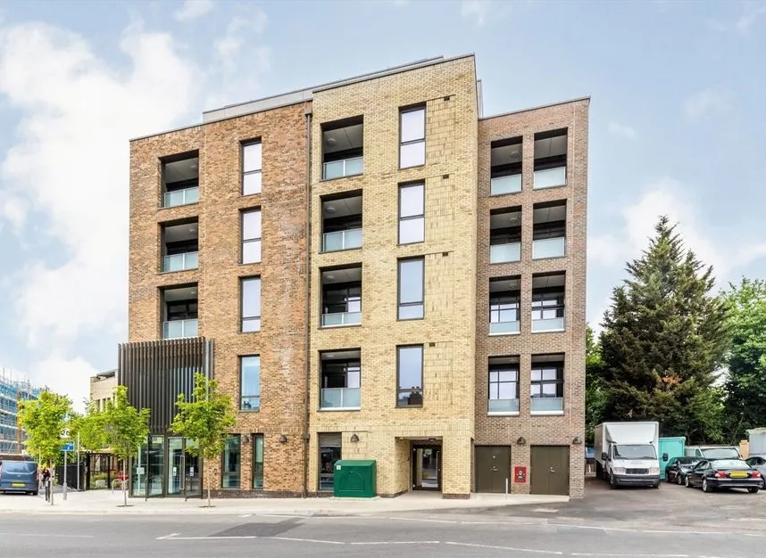 2 bed flat for sale — Coombe Road, Kingston Upon Thames, KT2