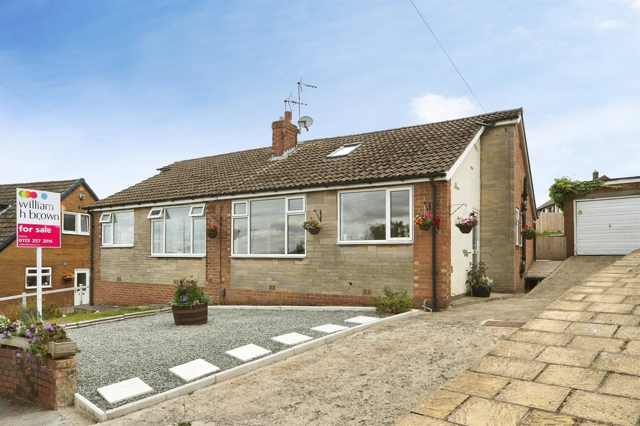 4 bed house for sale, Littlemoor View, Pudsey, LS28