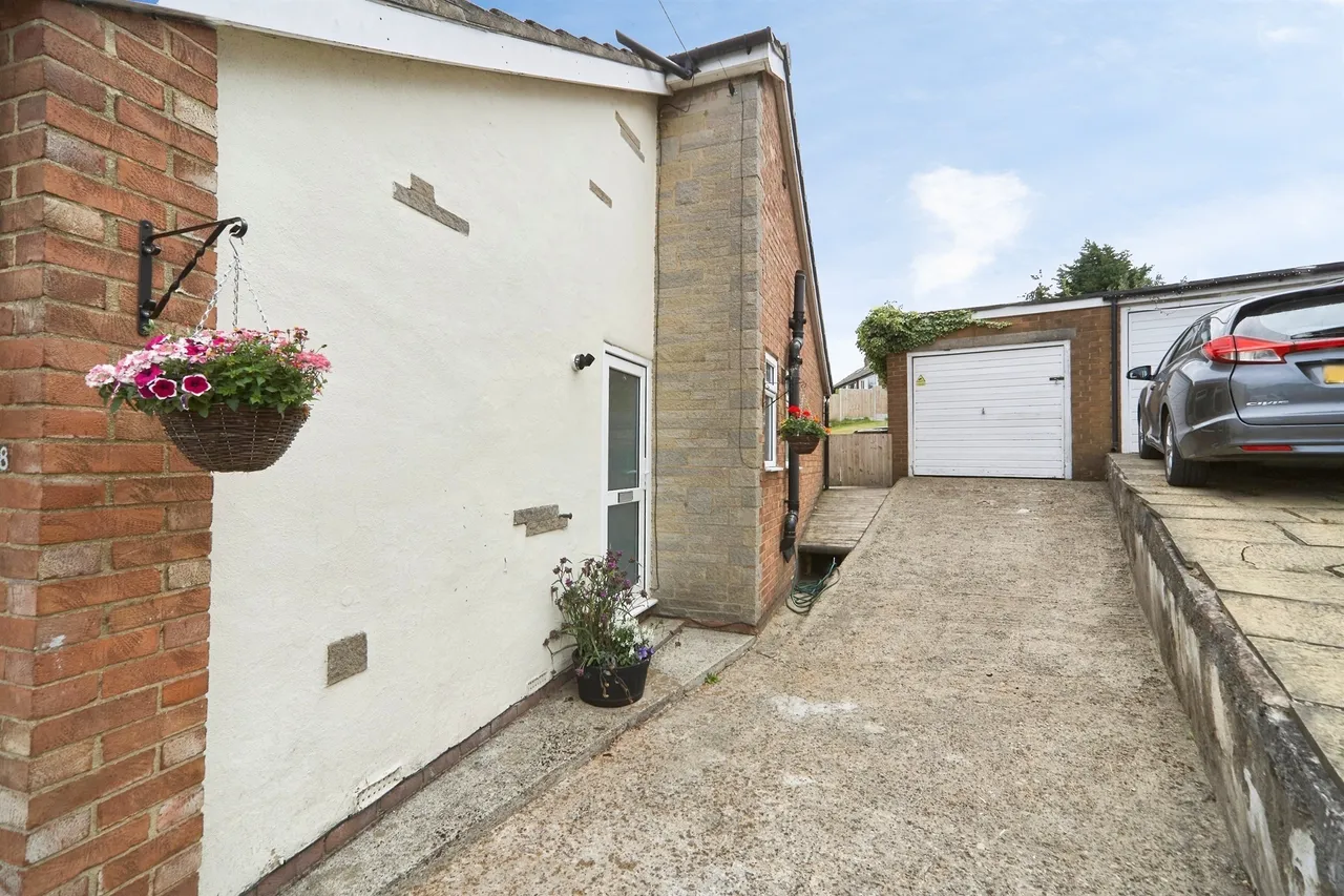 Littlemoor View, Pudsey, LS28, photo 16