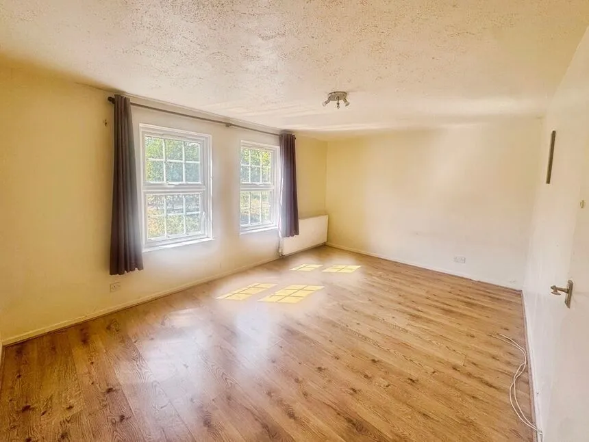 St. Edmunds Close, Erith, DA18, photo 5