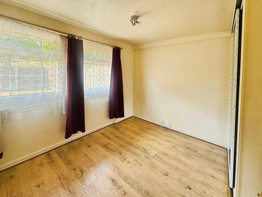 St. Edmunds Close, Erith, DA18, photo 7