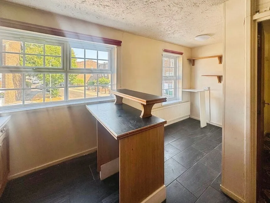 St. Edmunds Close, Erith, DA18, photo 4