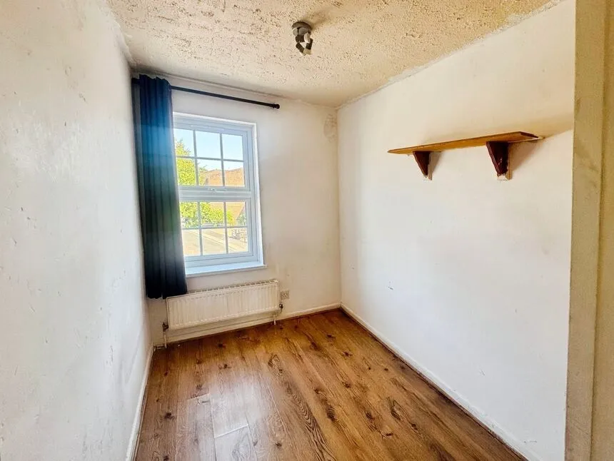 St. Edmunds Close, Erith, DA18, photo 6