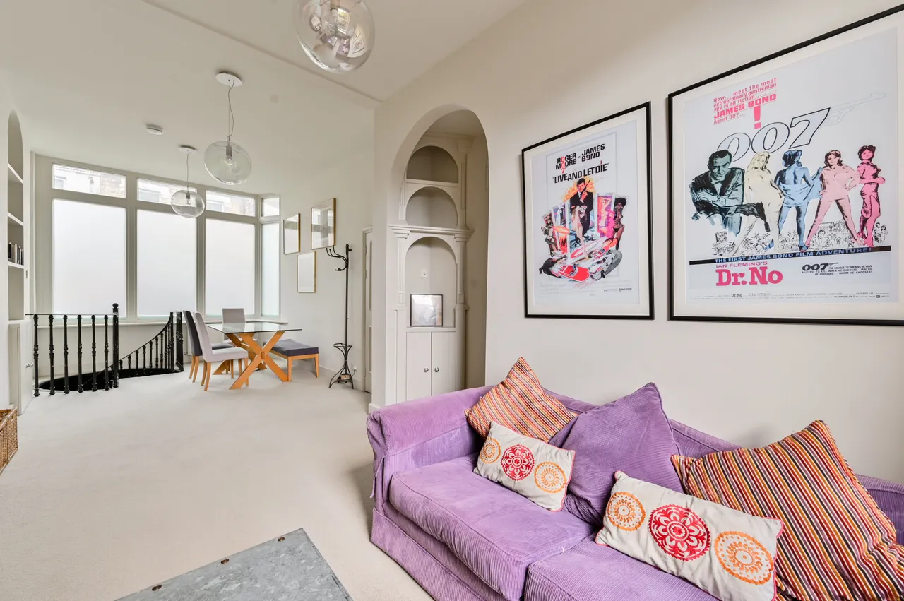 2 bed flat for sale — 176A Dawes Road, London