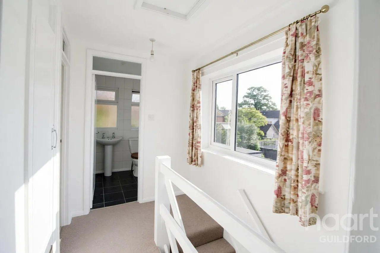 West Close, GU27, photo 9