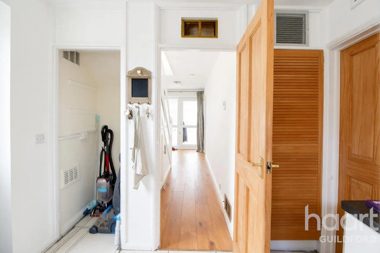 West Close, GU27, photo 18