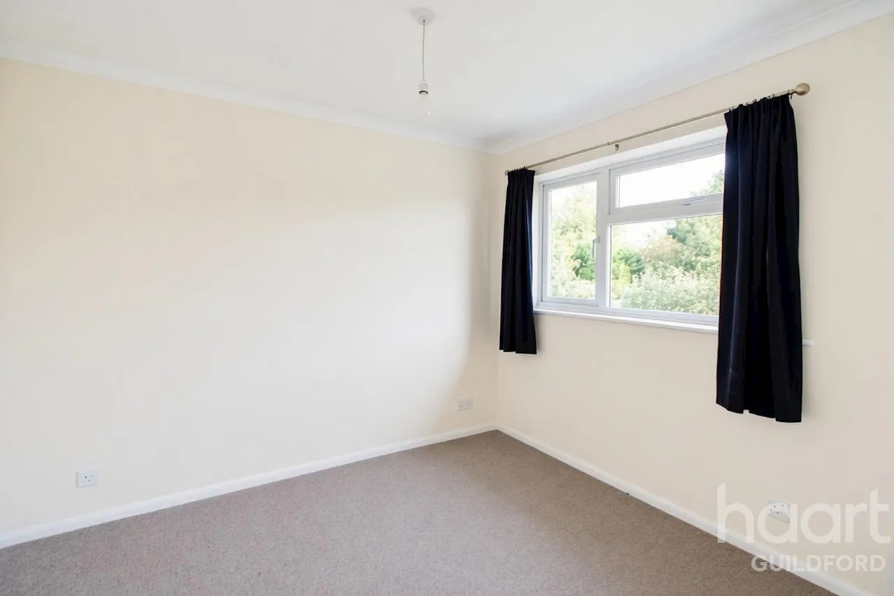 West Close, GU27, photo 3
