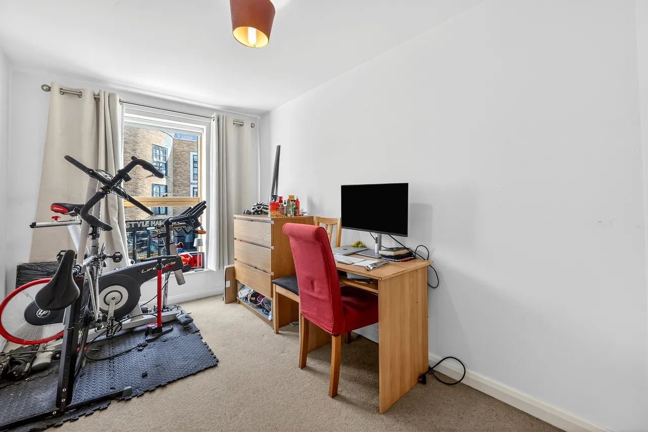 Lillie Road, London, photo 3