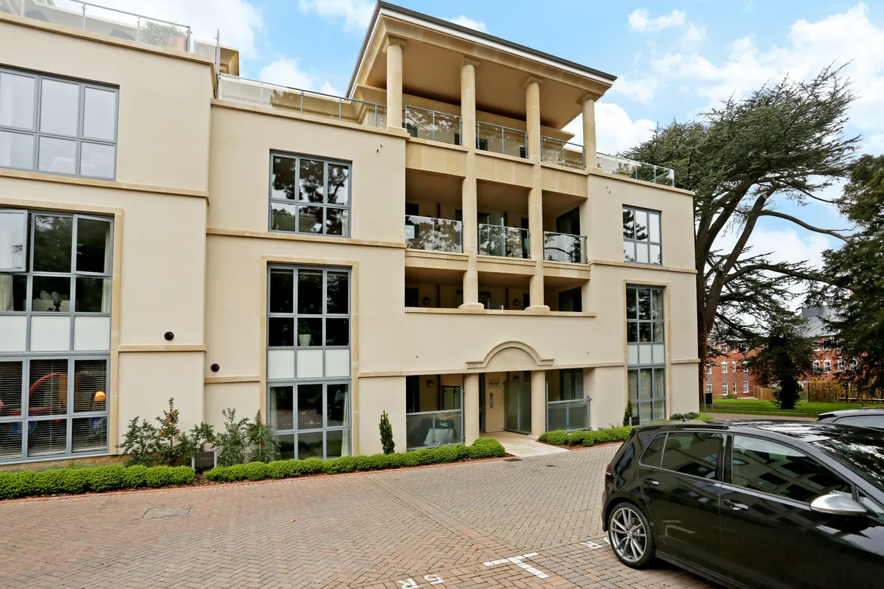 3 bed flat for sale — Humphris Place, Cheltenham, GL53