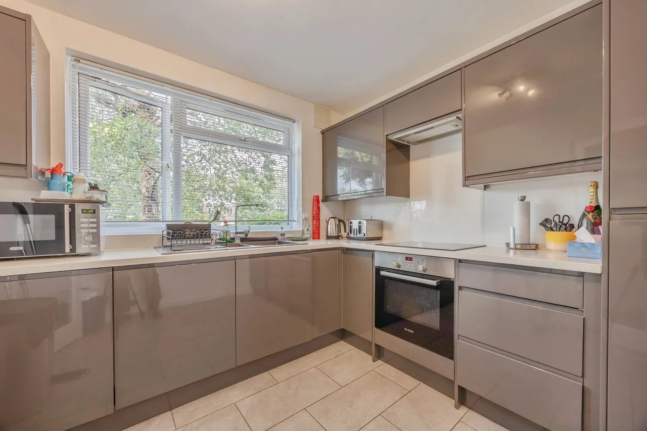2 bed flat for sale, Addiscombe Road, Croydon, CR0