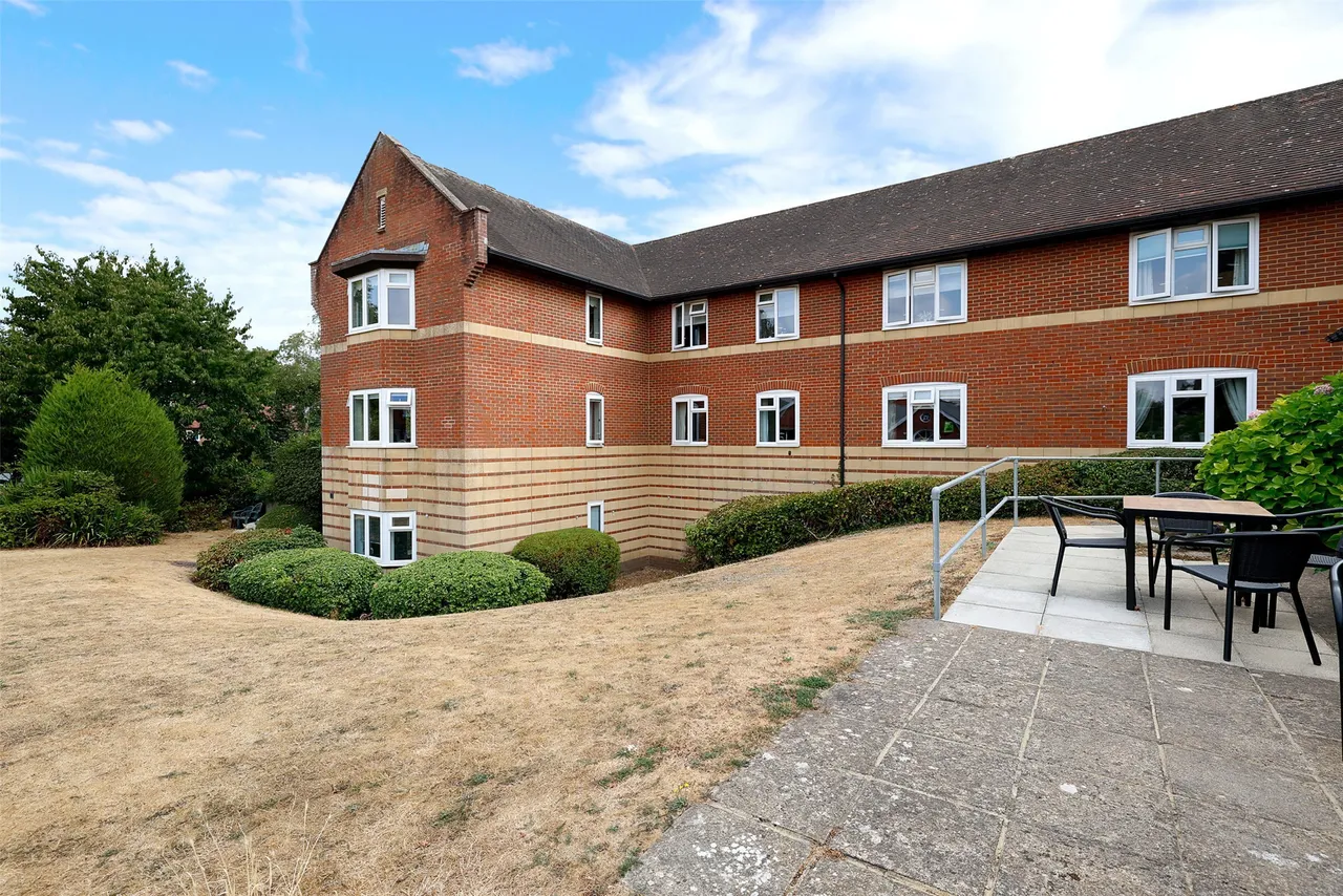 2 bed property for sale, Station Road, Dorki, RH4