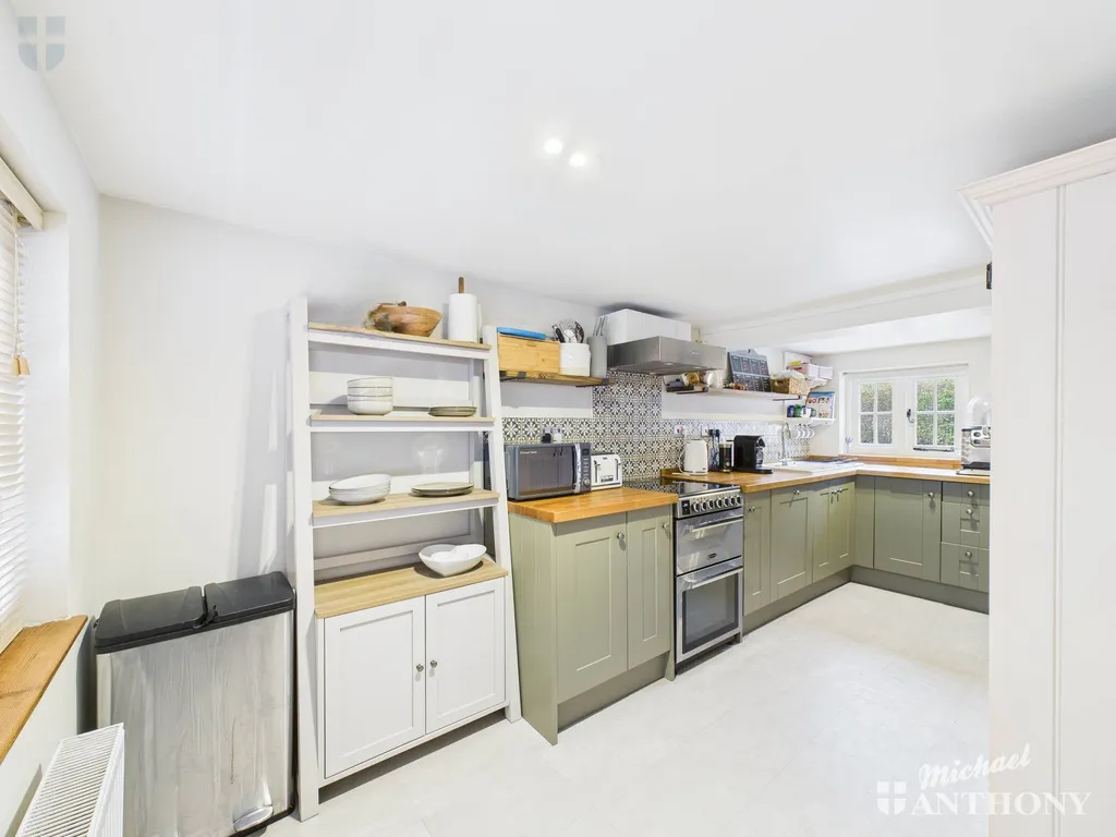 Market Hill, Whitchurch, Aylesbury, HP22 4JB, photo 5
