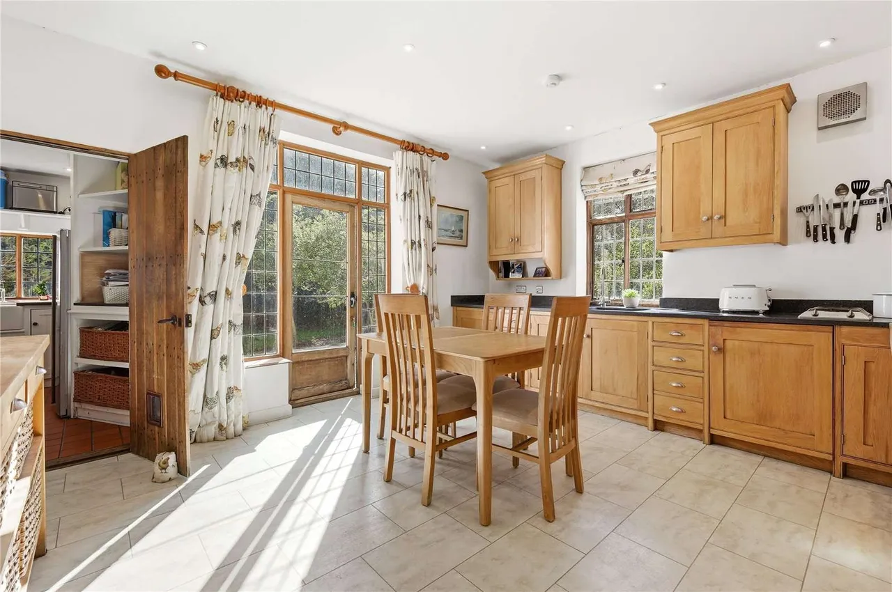 Heath Road, East Bergholt, Colchester, Suffolk, CO7 6RA, photo 7