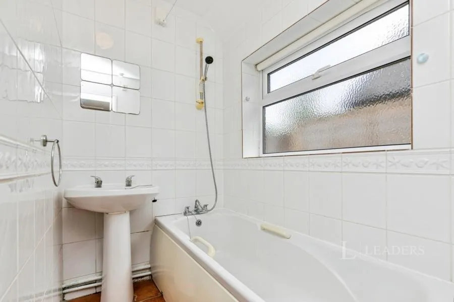 Gladstone Road, Horsham, RH12, photo 12