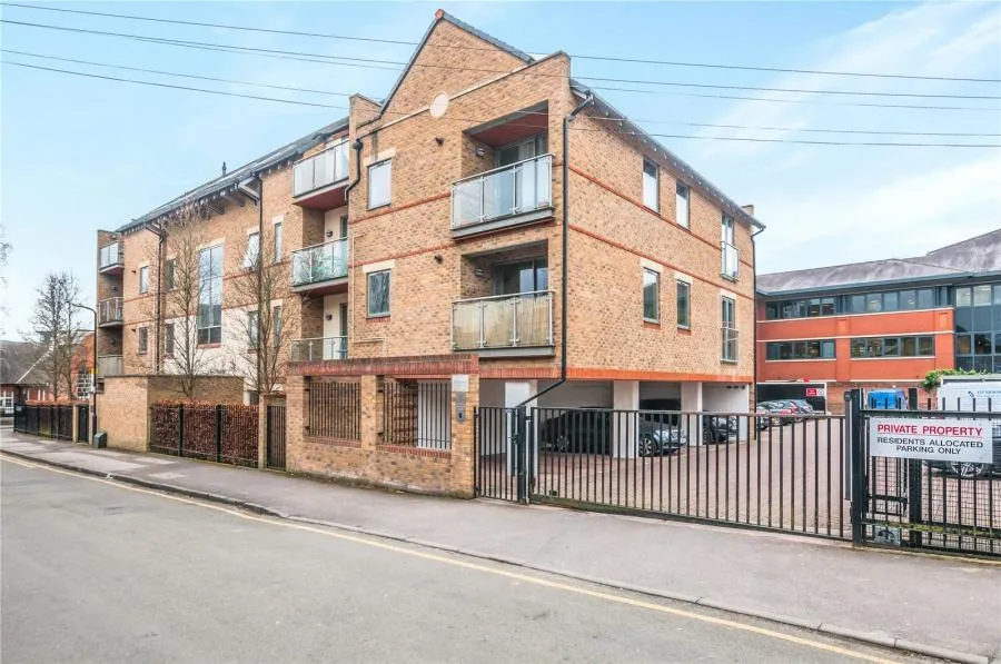 2 bed flat for sale, The Crescent, Maidenhead, SL6