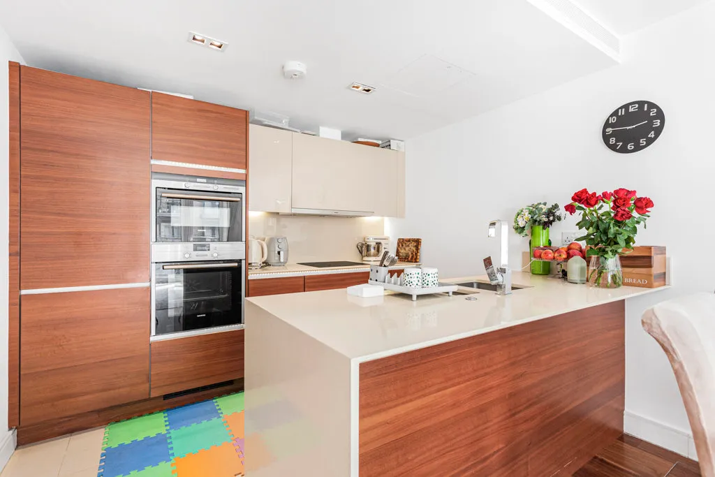 Kew Bridge Road, Brentford, TW8, photo 3