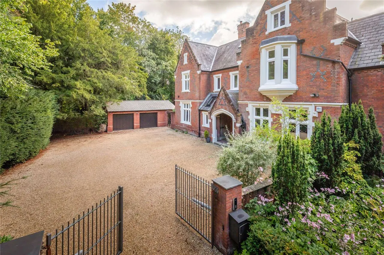 Sleepers Hill, Winchester, Hampshire, SO22 4NF, photo 2