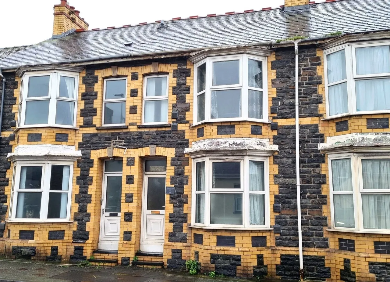 3 bed house for sale, Brook Terrace, Llanbadarn Fawr, SY23