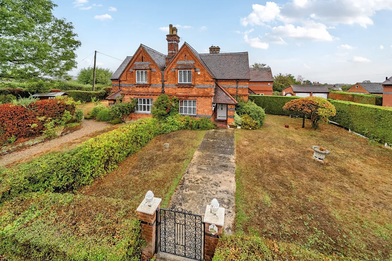 2 bed house for sale — Oakley Green Road, WINDSOR, SL4