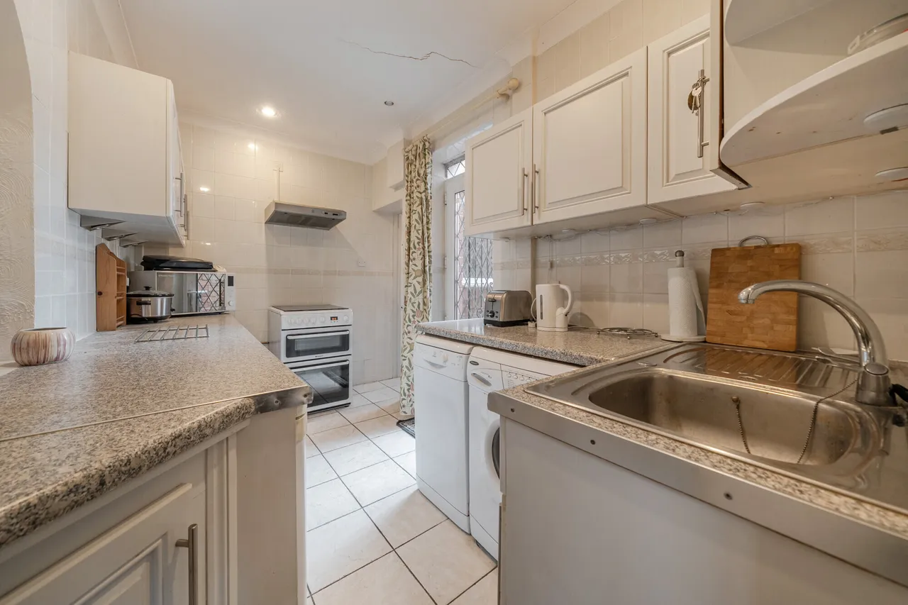Oakley Green Road, WINDSOR, SL4, photo 11