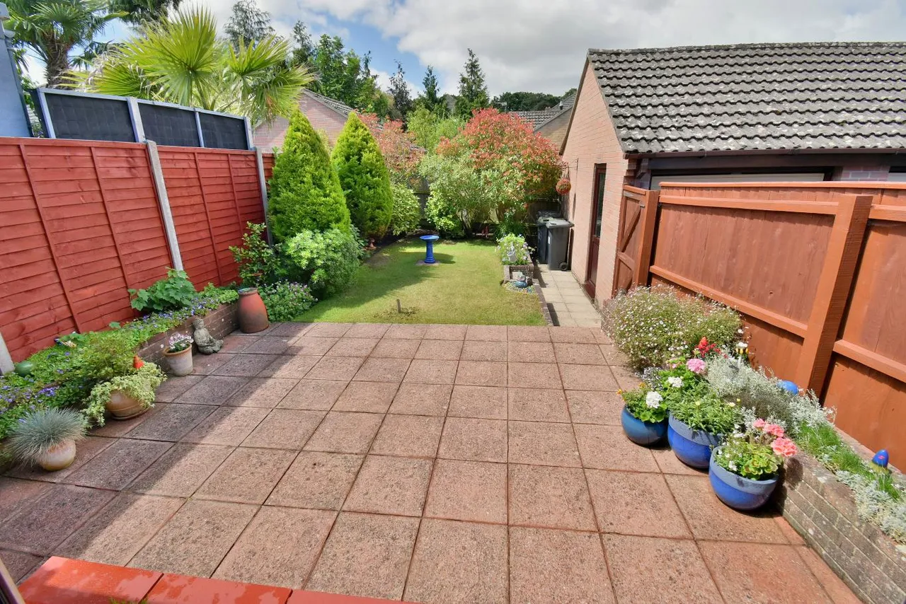 High Howe Lane, BH11, photo 2