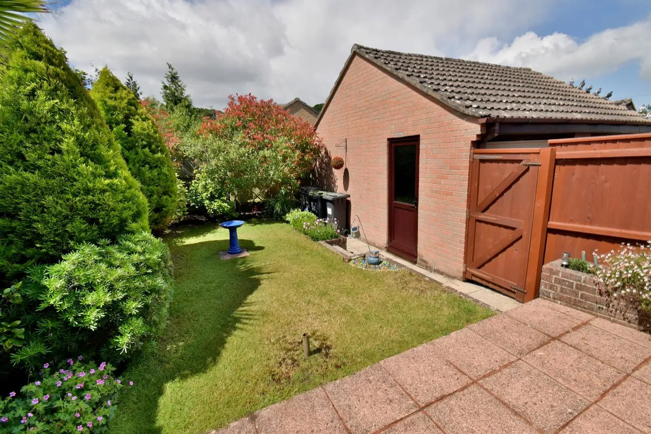 High Howe Lane, BH11, photo 12