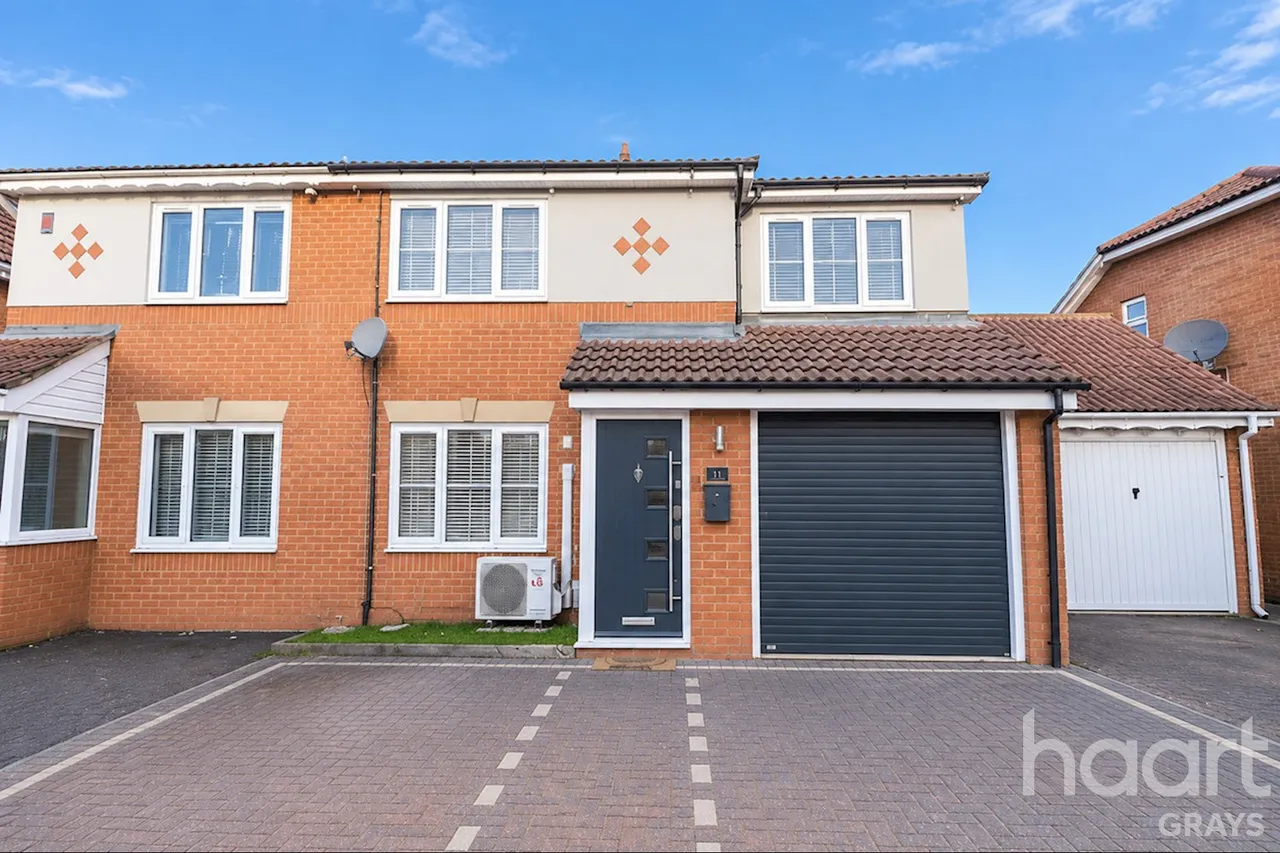 3 bed house for sale, Cole Avenue, Chadwell St Mary, RM16