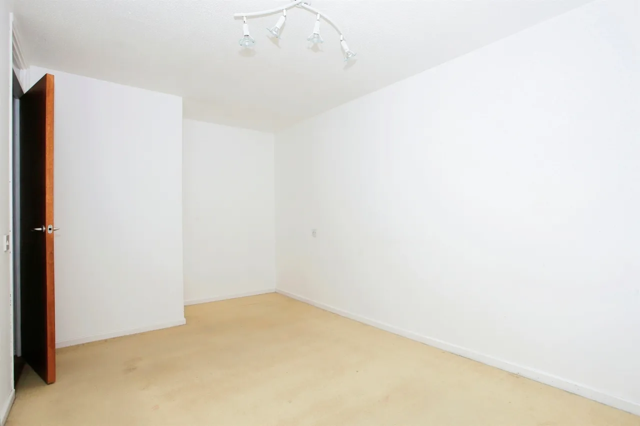 Howland PETERBOROUGH, PE2, photo 12