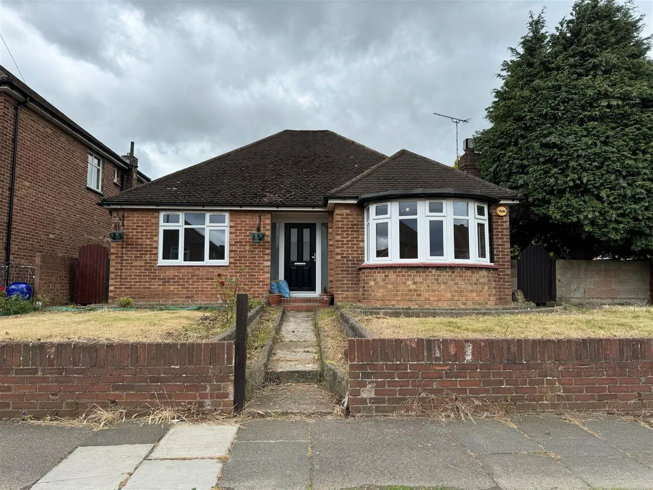 2 bed house to rent — River Drive, Rochester, Kent ME2 3JT