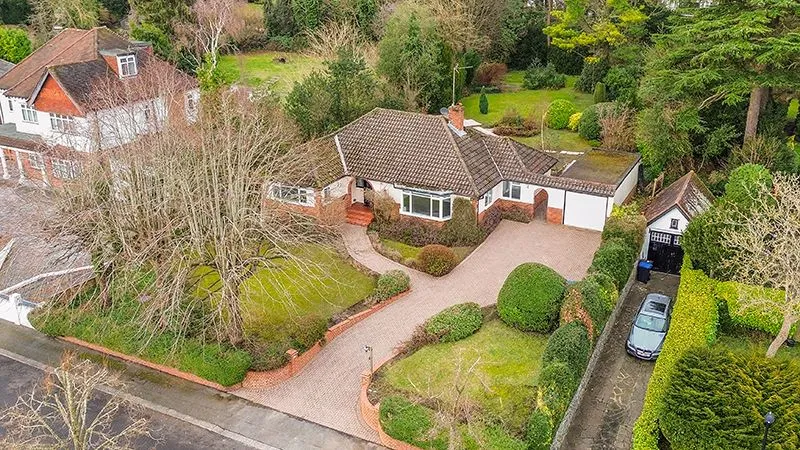 3 bed house for sale — Manor Way, Purley CR8 3BH