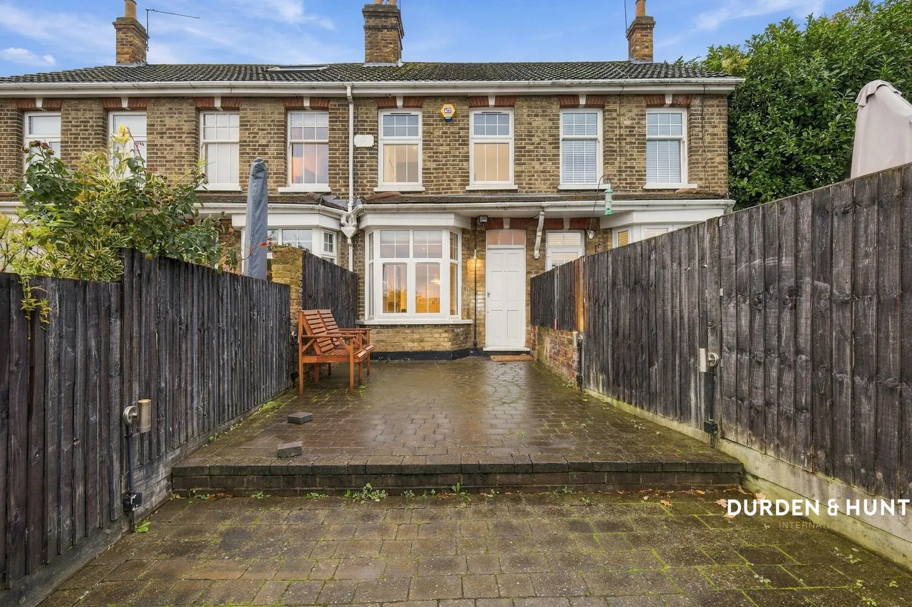 High Road, Chigwell, IG7, photo 18
