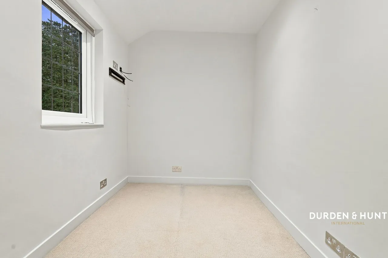 High Road, Chigwell, IG7, photo 15