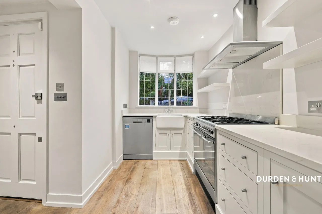 High Road, Chigwell, IG7, photo 8
