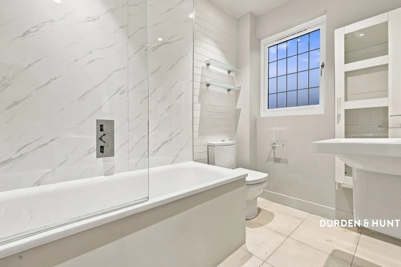 High Road, Chigwell, IG7, photo 16