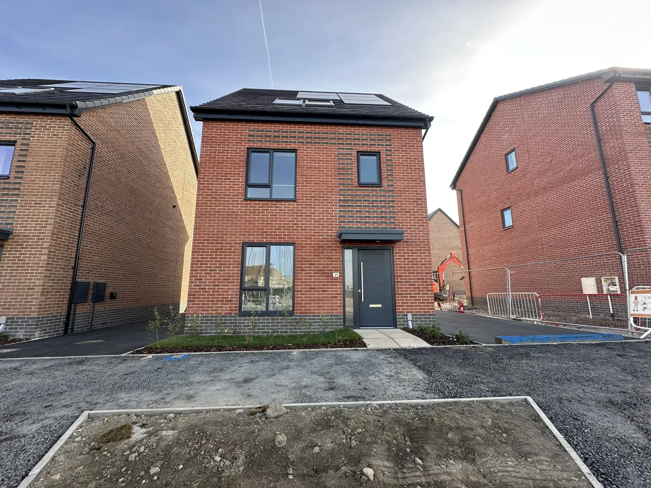 4 bed house to rent, Hollowsbrook Road, New Rossington, DN11