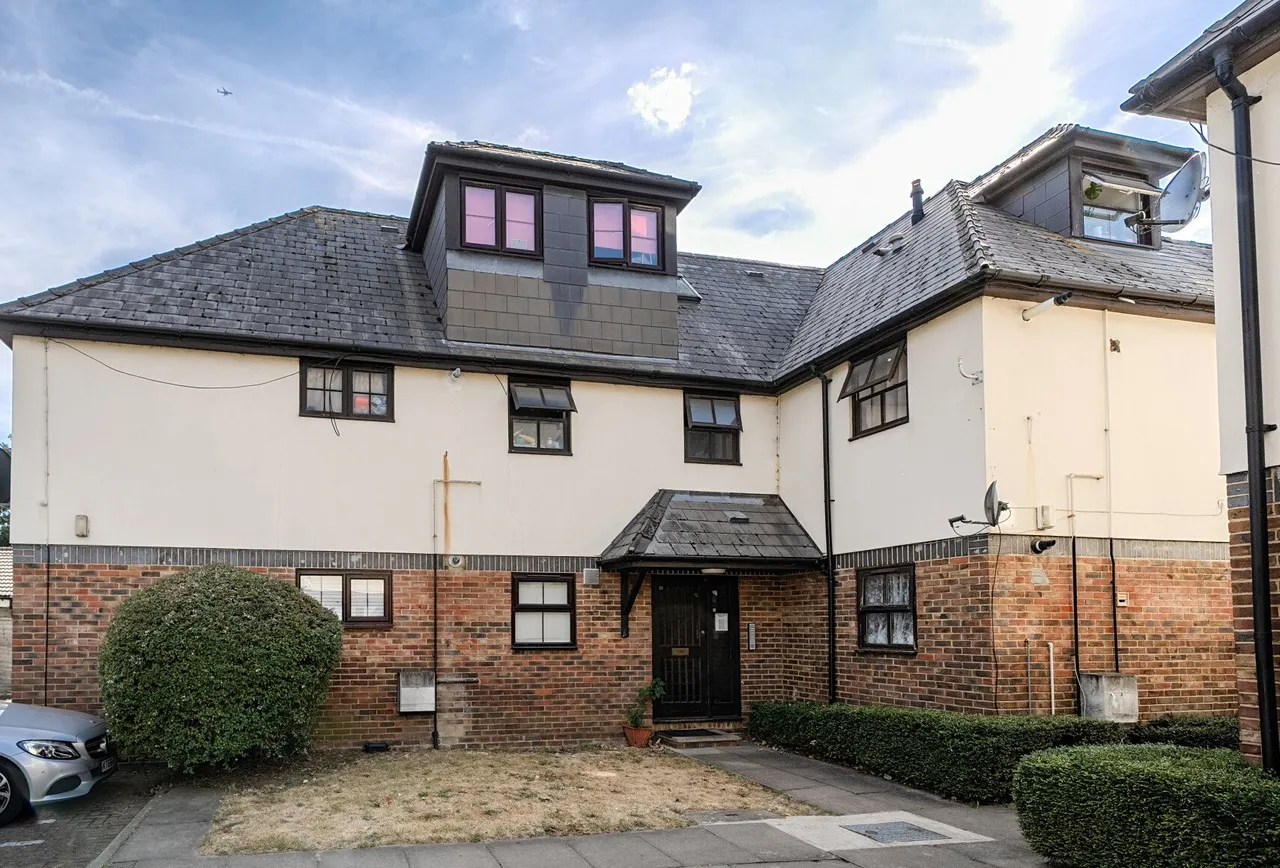 1 bed flat for sale — Grove Road, Mitcham, CR4 1SA