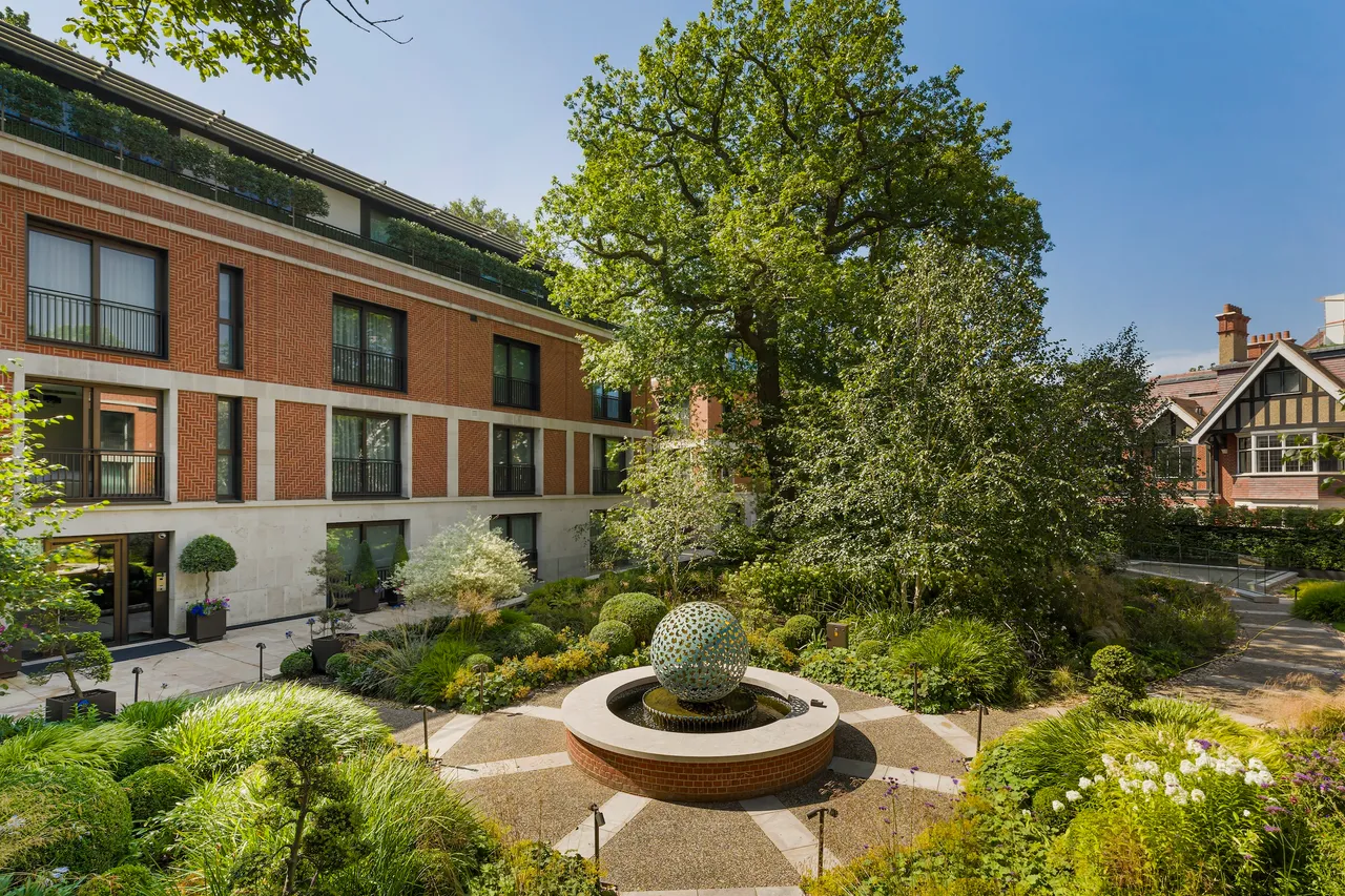3 bed flat for sale — Buxmead, The Bishops Avenue, London