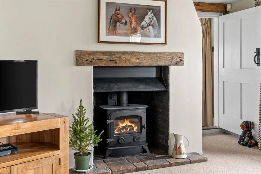 House Under Offer with 4 bedrooms in Farnham Green, Farnham, CM23, photo 6