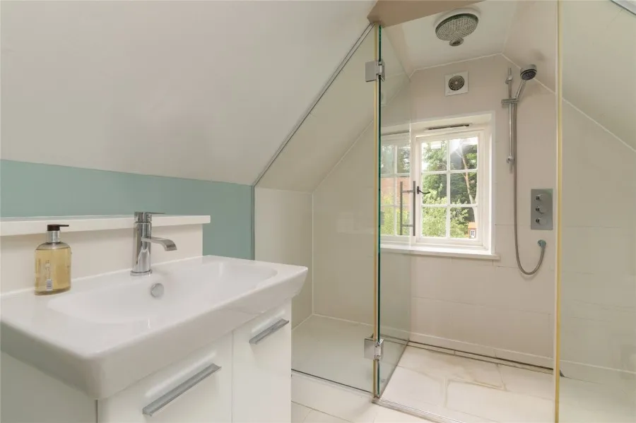 House Under Offer with 4 bedrooms in Farnham Green, Farnham, CM23, photo 16